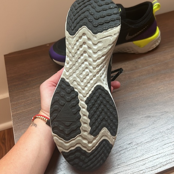 Nike sneakers . Worn once . - Picture 3 of 3